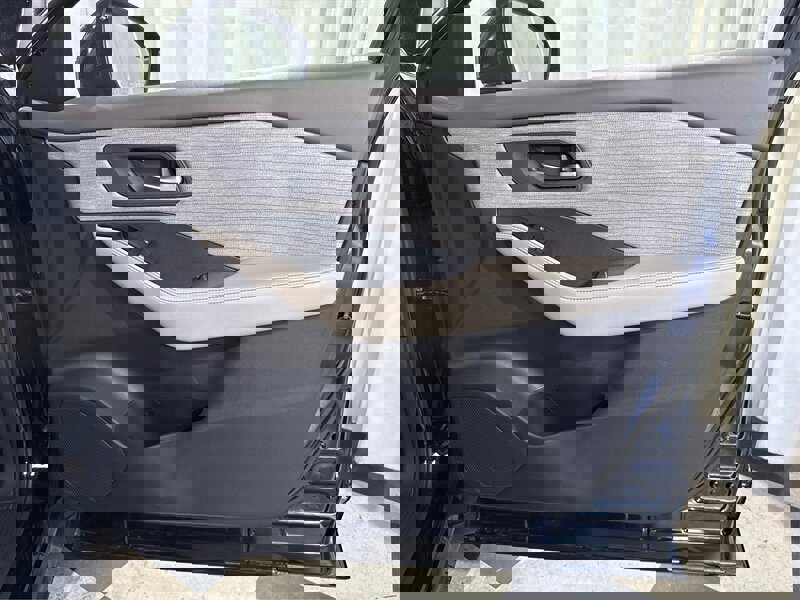 Used 2023 Nissan Rogue SV image 94