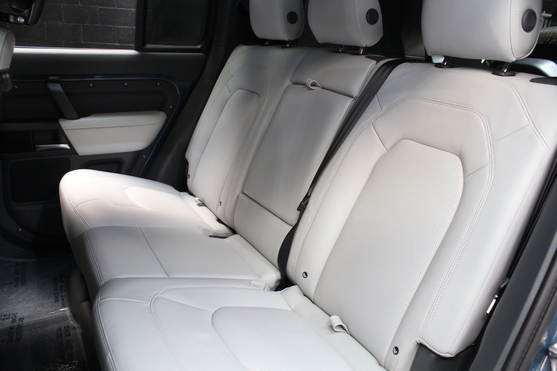 Used 2025 Land Rover Defender 110 X-Dynamic SE AWD/4WD image 42