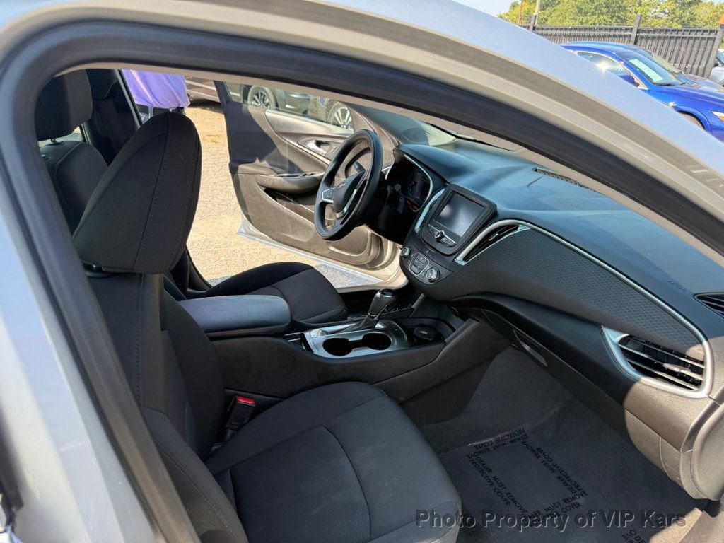 Used 2018 Chevrolet Malibu LS image 17