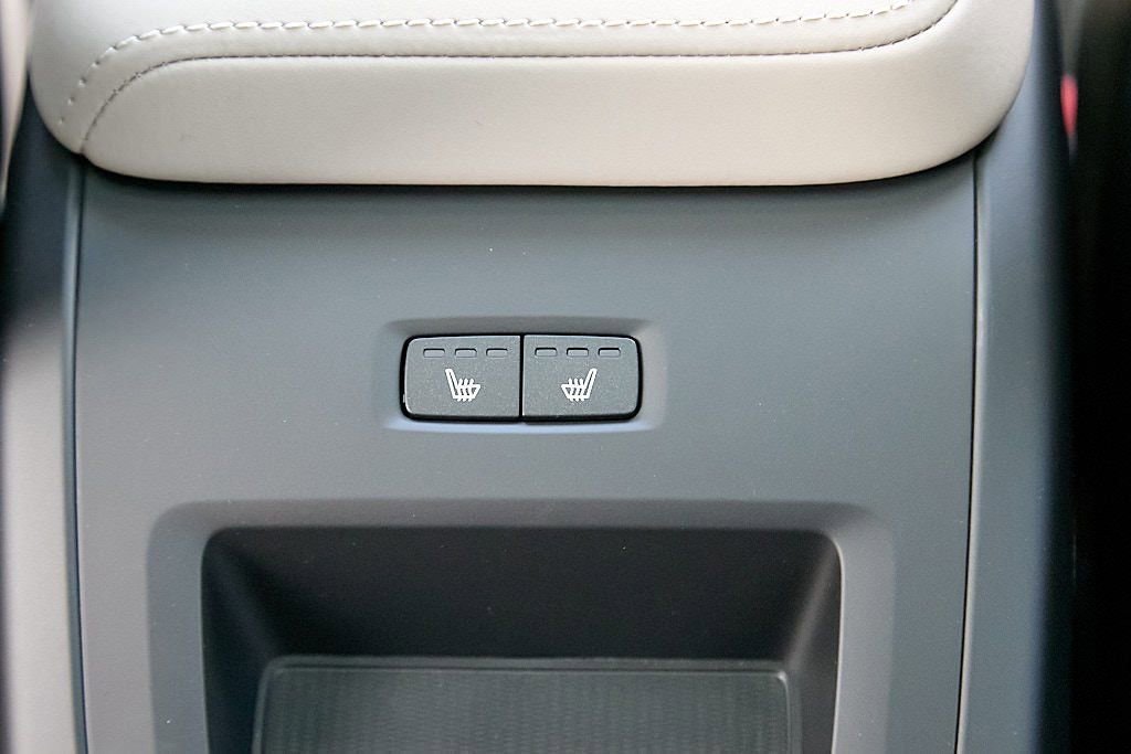 New 2026 Volvo XC60 B5 Plus w/ Protection Package Premier image 24