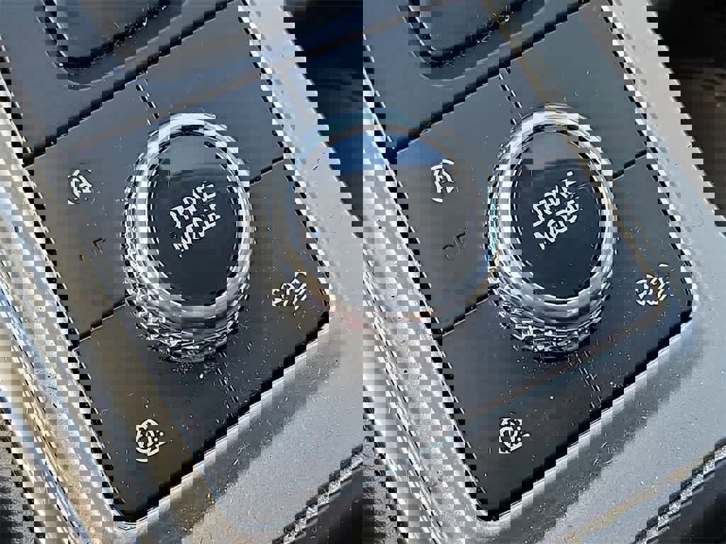 Used 2021 Ford Explorer XLT w/ Equipment Group 202A image 19