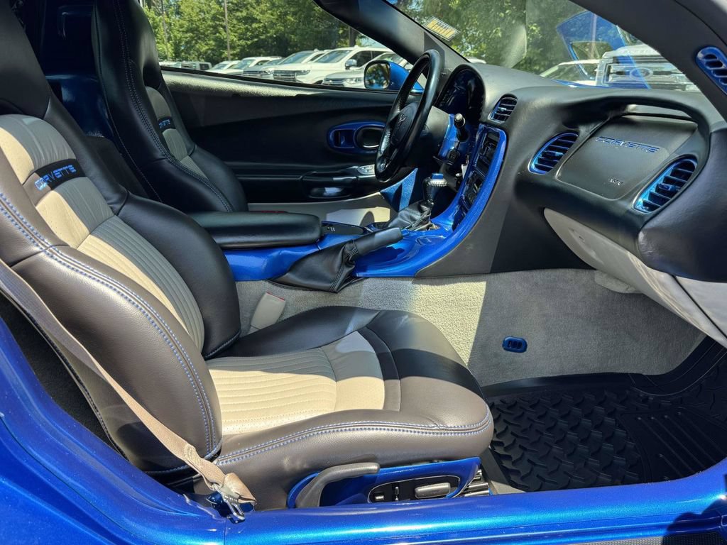 Used 2003 Chevrolet Corvette Coupe w/ Preferred Equipment Group RWD image 14