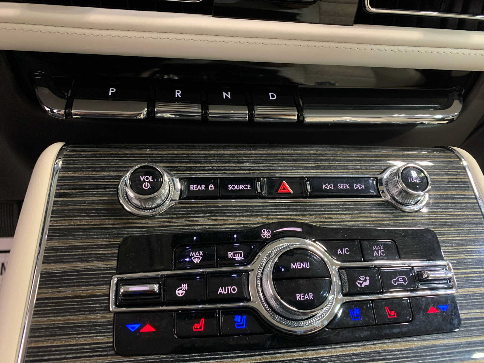 Used 2024 Lincoln Aviator Black Label w/ Jet Package AWD/4WD image 6