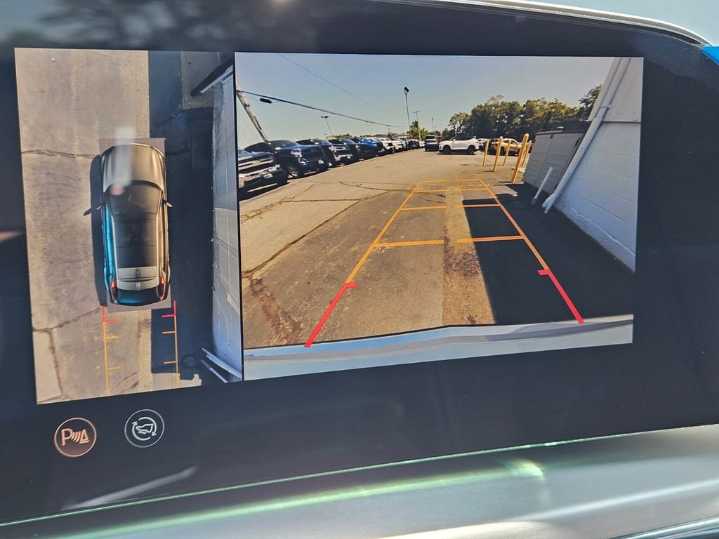 New 2025 Cadillac Lyriq Luxury w/ LPO, Floor Liner Package image 21