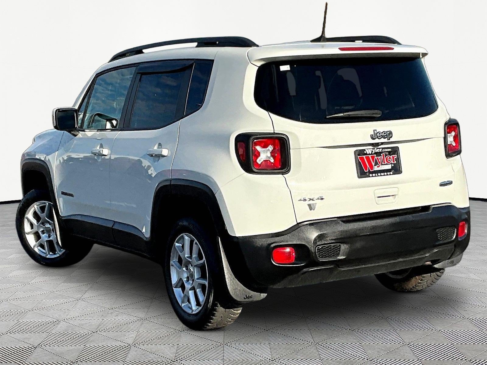 Used 2020 Jeep Renegade Latitude w/ Cold Weather Group AWD/4WD image 4