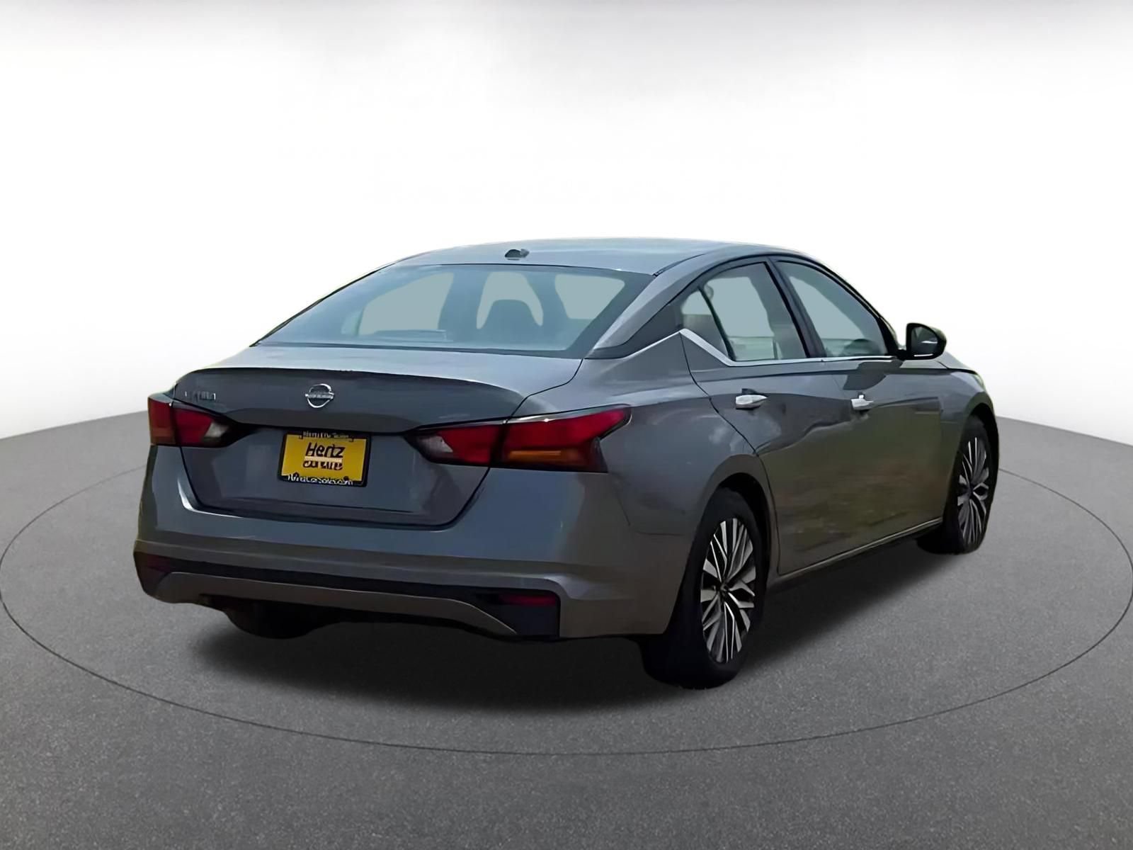 Used 2025 Nissan Altima 2.5 SV FWD image 14