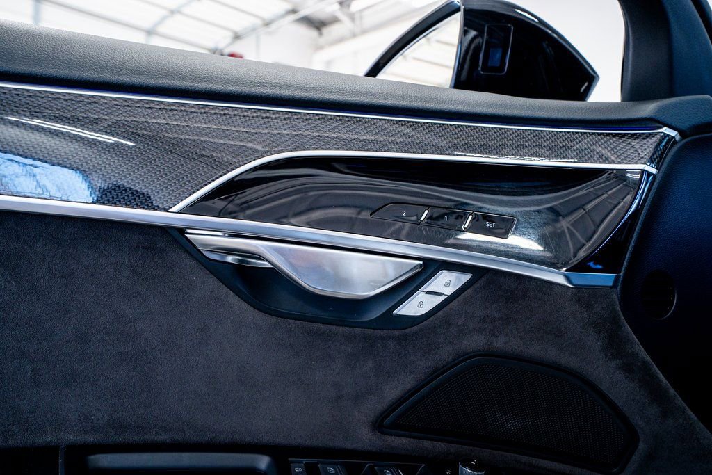 Used 2020 Audi S8 L w/ S8 Executive Package image 31