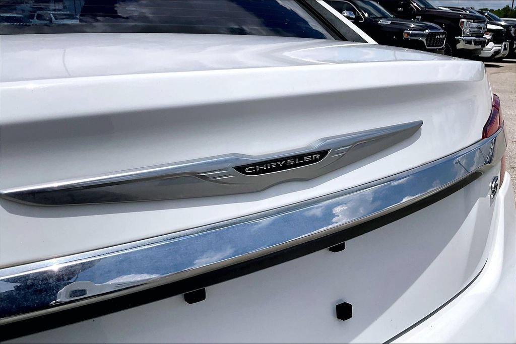 Used 2013 Chrysler 200 Touring w/ S Exterior Appearance Pkg FWD image 26