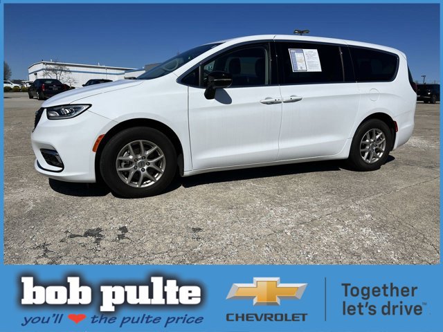 Used 2024 Chrysler Pacifica Touring-L