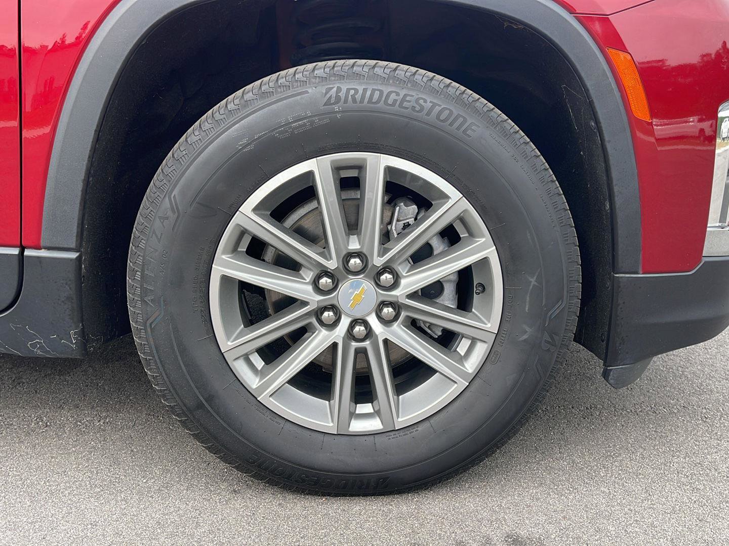 Used 2023 Chevrolet Traverse LT FWD image 9