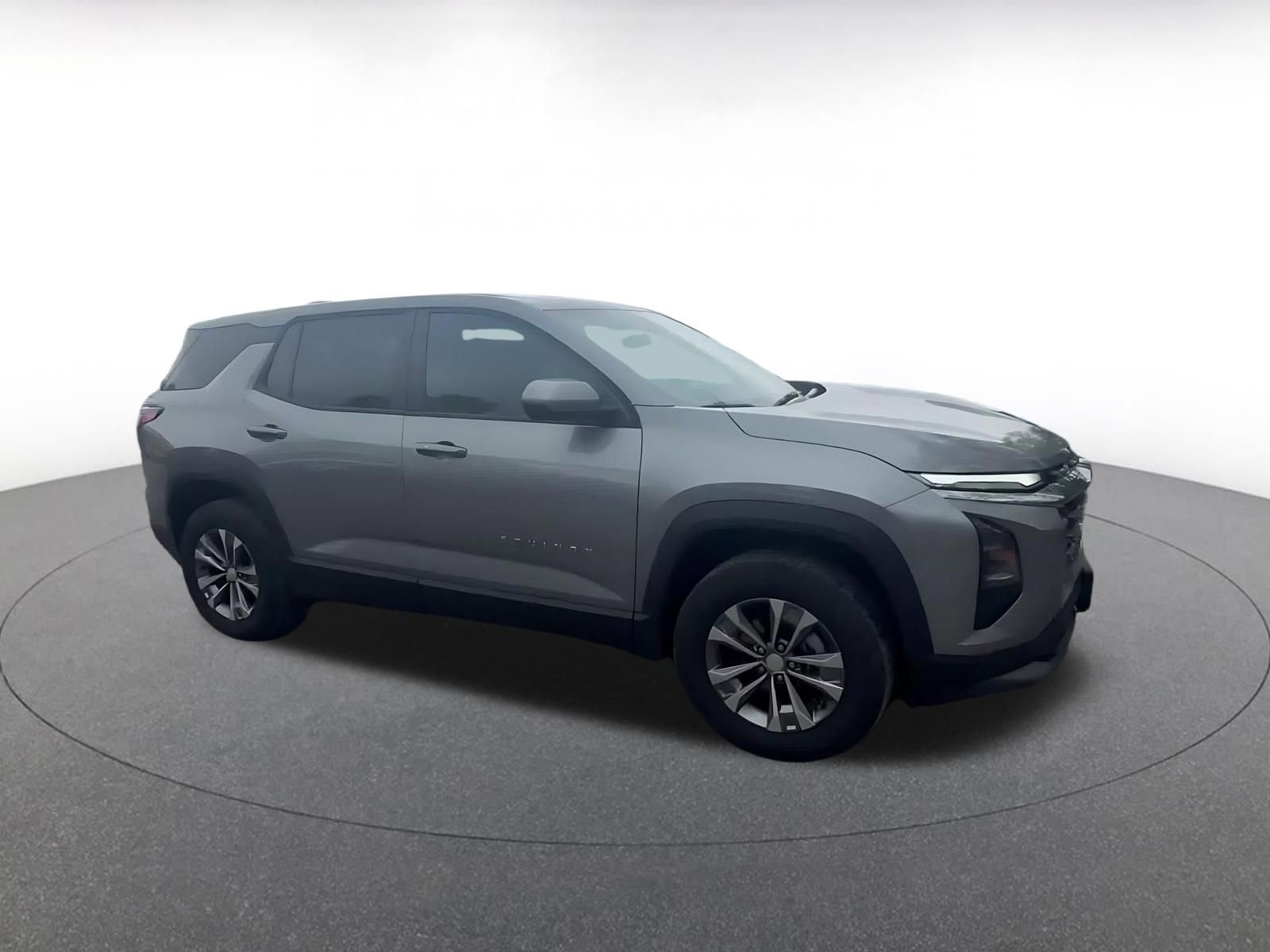 Used 2025 Chevrolet Equinox LT FWD image 2