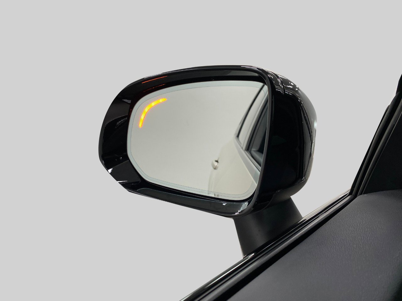 Used 2024 Volvo XC60 T8 Plus w/ Climate Package image 19