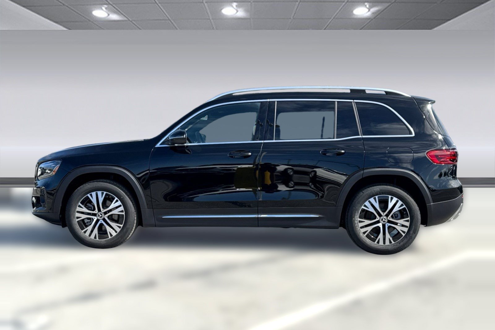 New 2026 Mercedes-Benz GLB 250 image 2