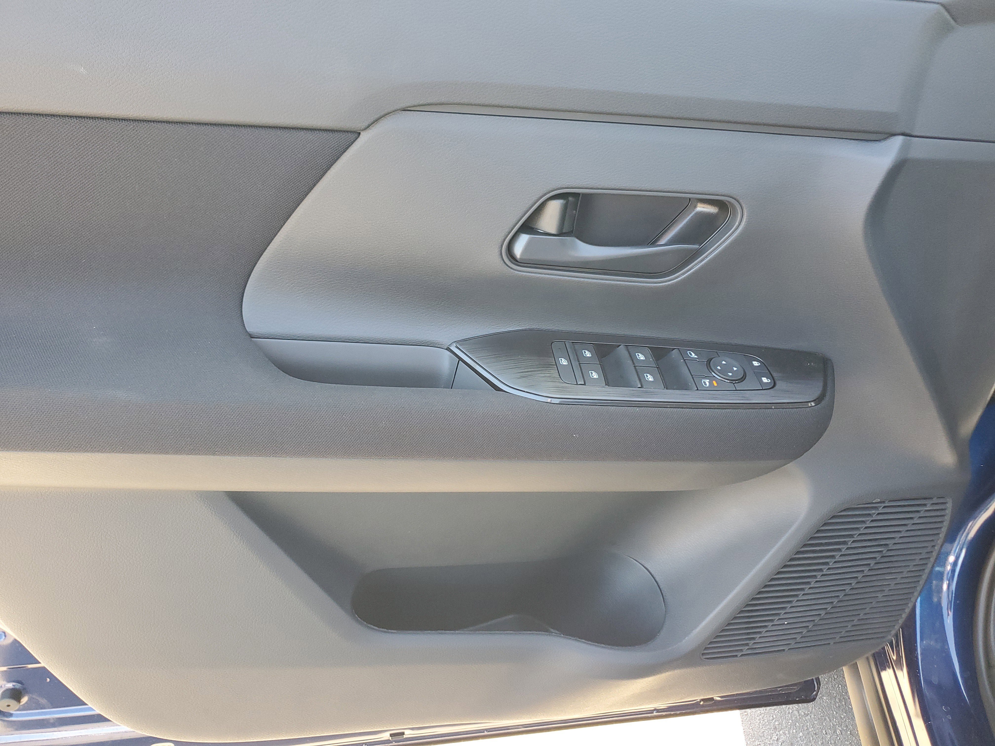 New 2026 Nissan Kicks S image 12