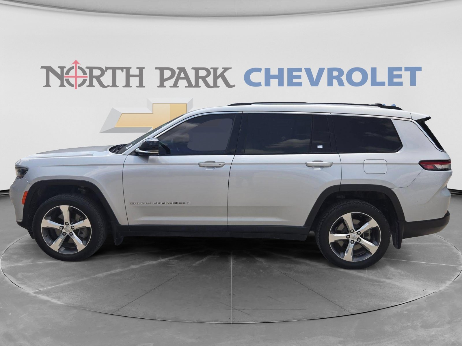 Used 2021 Jeep Grand Cherokee L Limited w/ MOPAR Finishing Package AWD/4WD image 6