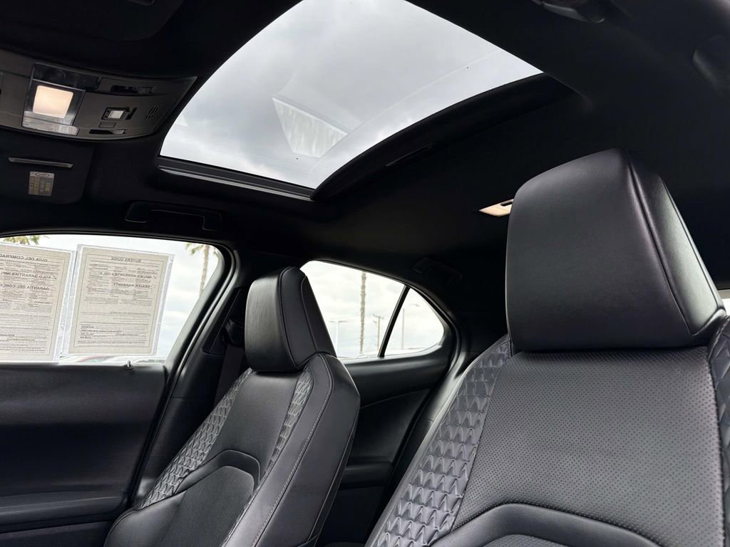 Used 2019 Lexus UX 200 w/ Premium Package image 21