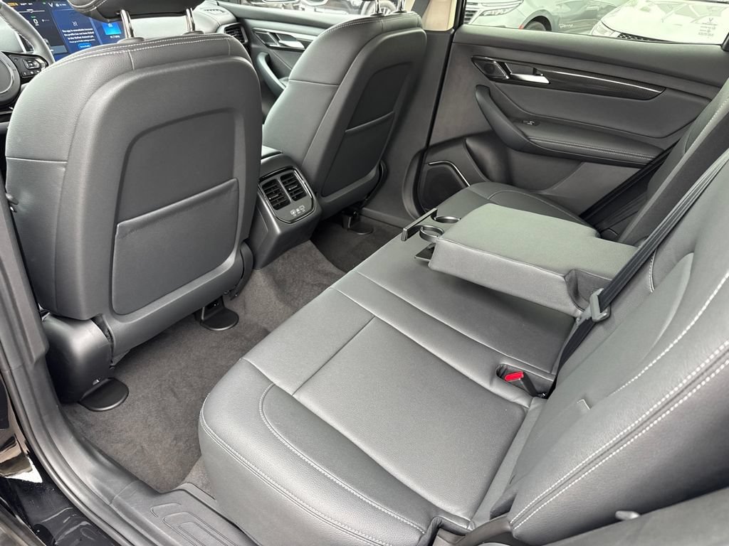 New 2025 VinFast VF 8 Eco AWD/4WD image 18
