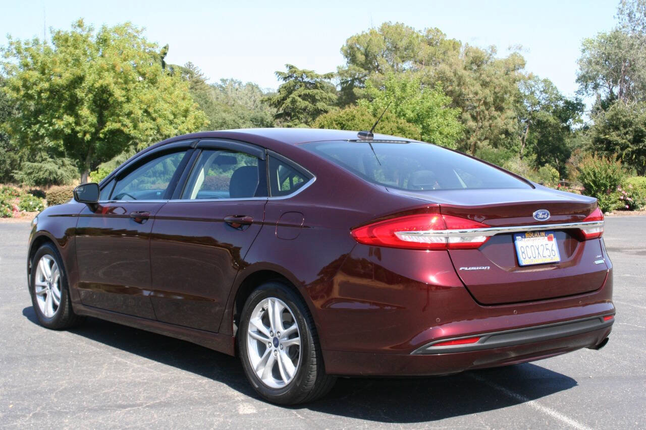 Used 2018 Ford Fusion SE w/ Fusion SE Technology Package FWD image 7