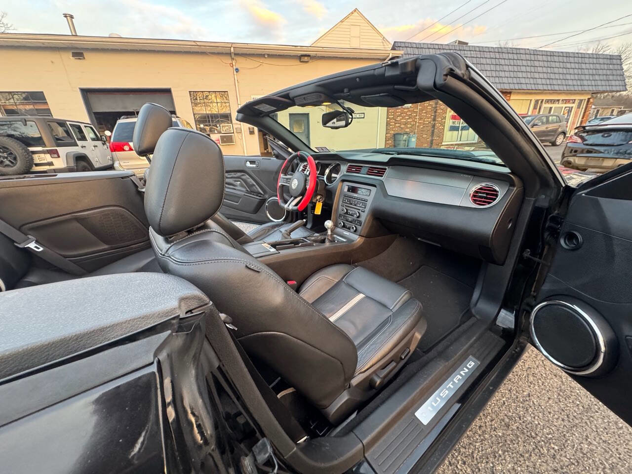 Used 2010 Ford Mustang GT Premium image 34