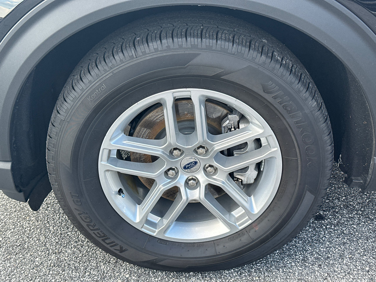 New 2026 Ford Explorer Active RWD image 11