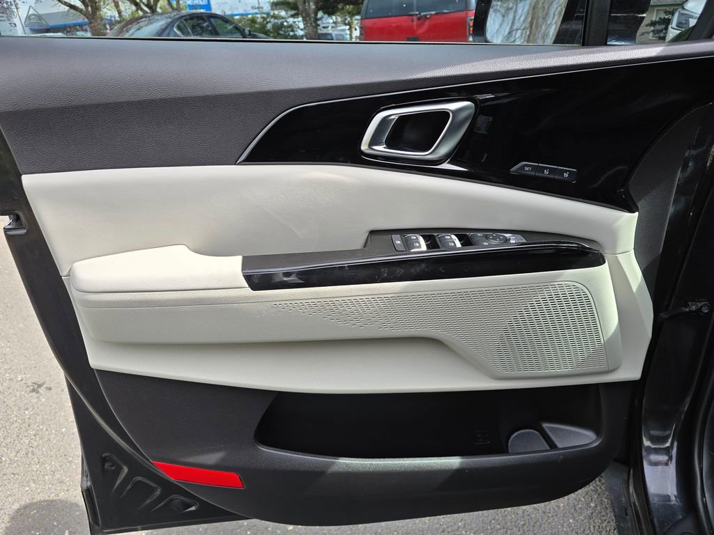 Used 2022 Kia Carnival SX FWD image 8