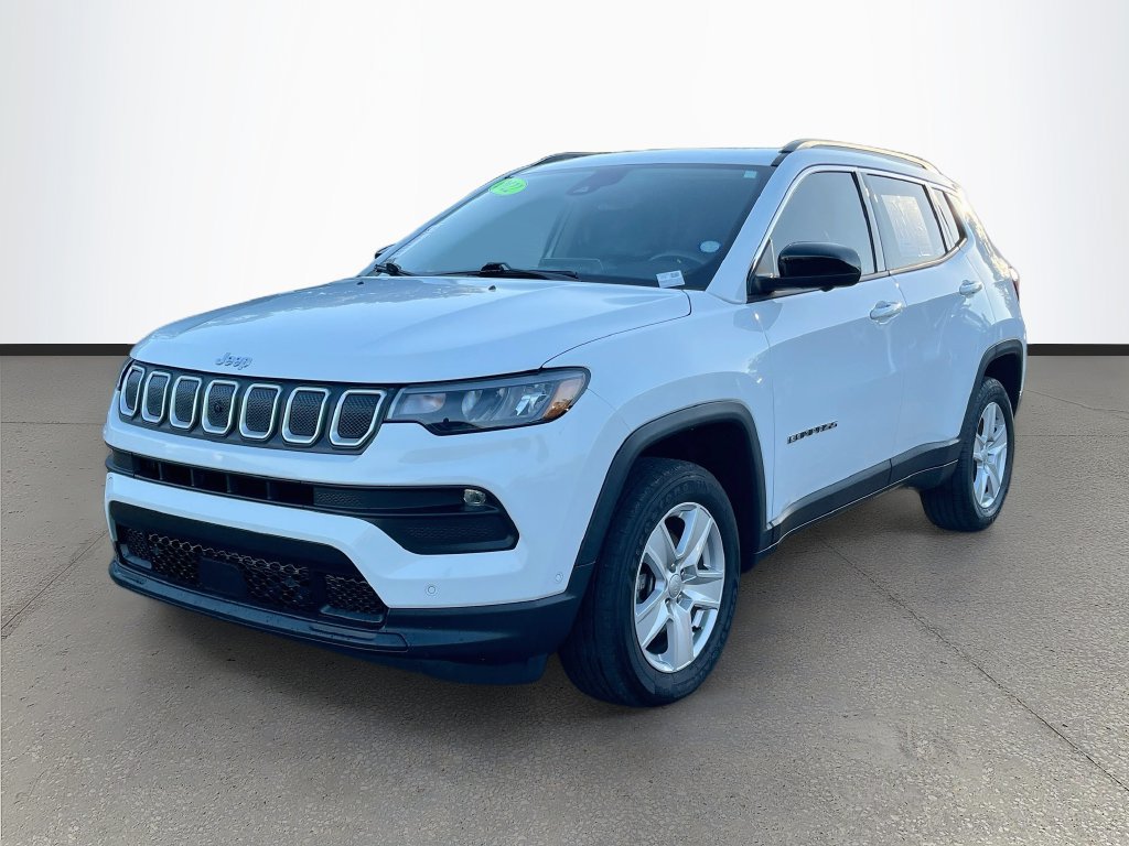 Used 2022 Jeep Compass Latitude w/ Sun and Sound Group AWD/4WD image 3