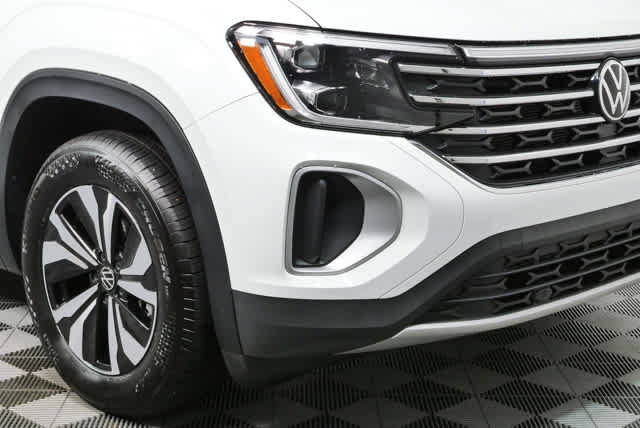 Certified 2025 Volkswagen Atlas SE FWD image 37