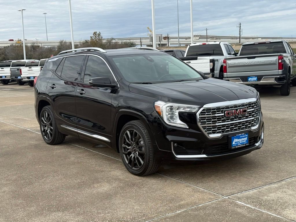 Used 2022 GMC Terrain Denali w/ Black Diamond Edition image 5