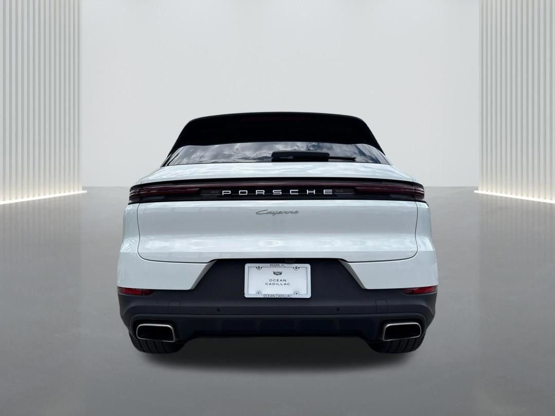 Used 2025 Porsche Cayenne AWD/4WD image 6