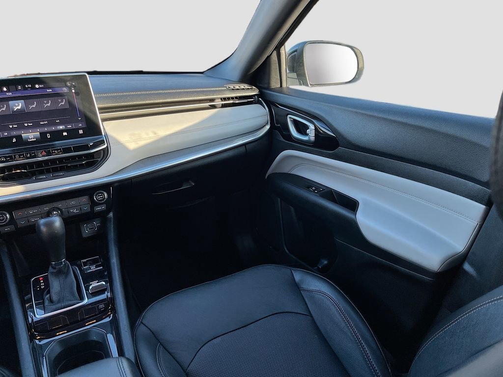 Used 2023 Jeep Compass Limited image 20