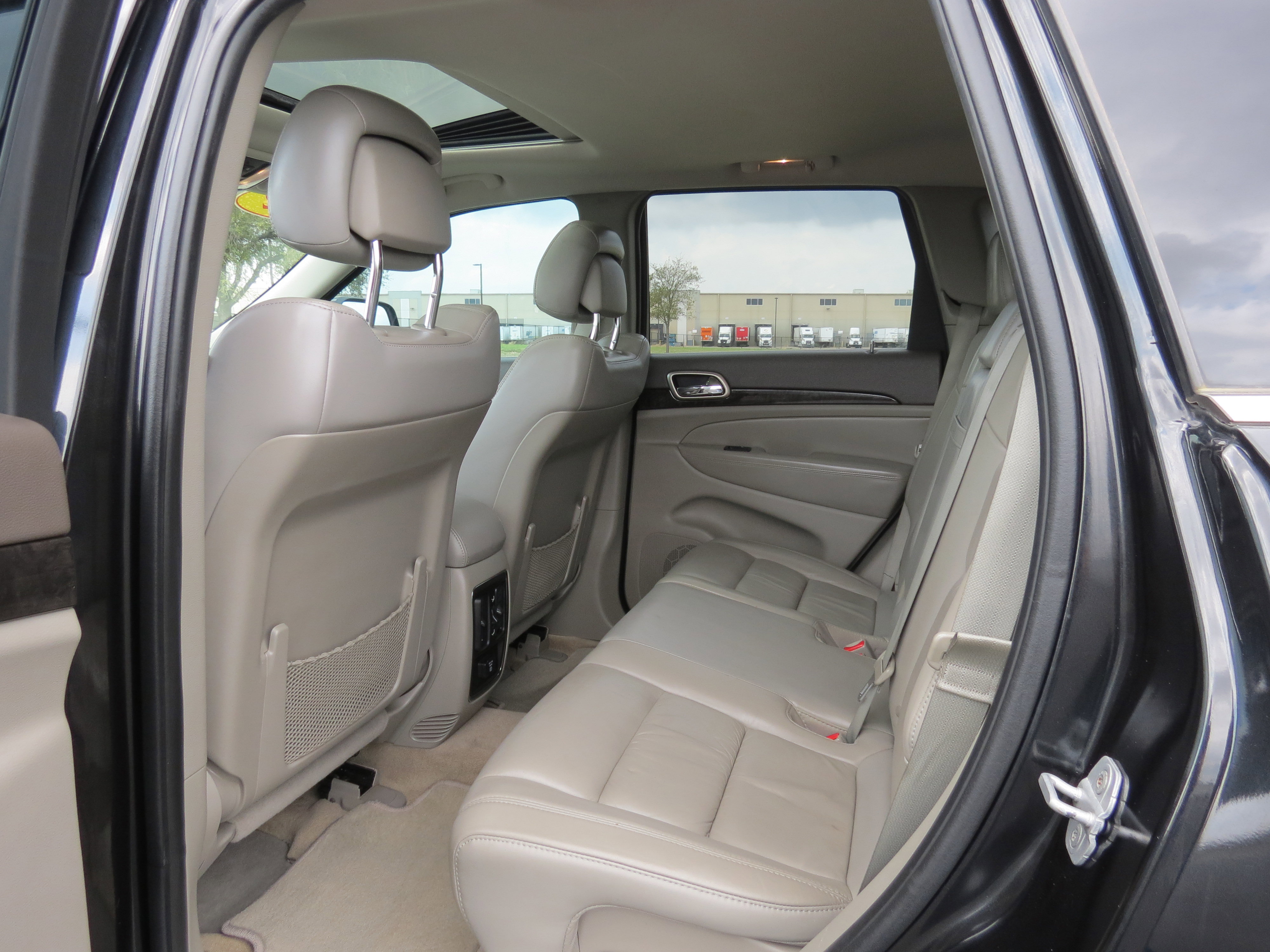 Used 2012 Jeep Grand Cherokee Laredo RWD image 31