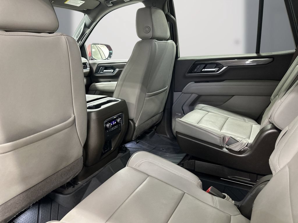 Used 2025 GMC Yukon Elevation AWD/4WD image 15