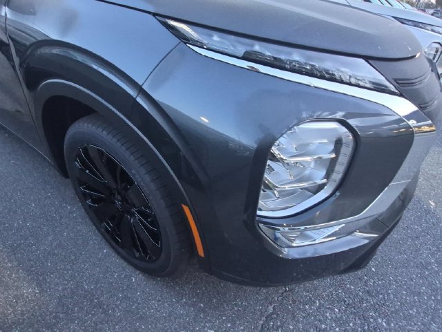 New 2026 Mitsubishi Outlander LE FWD image 9