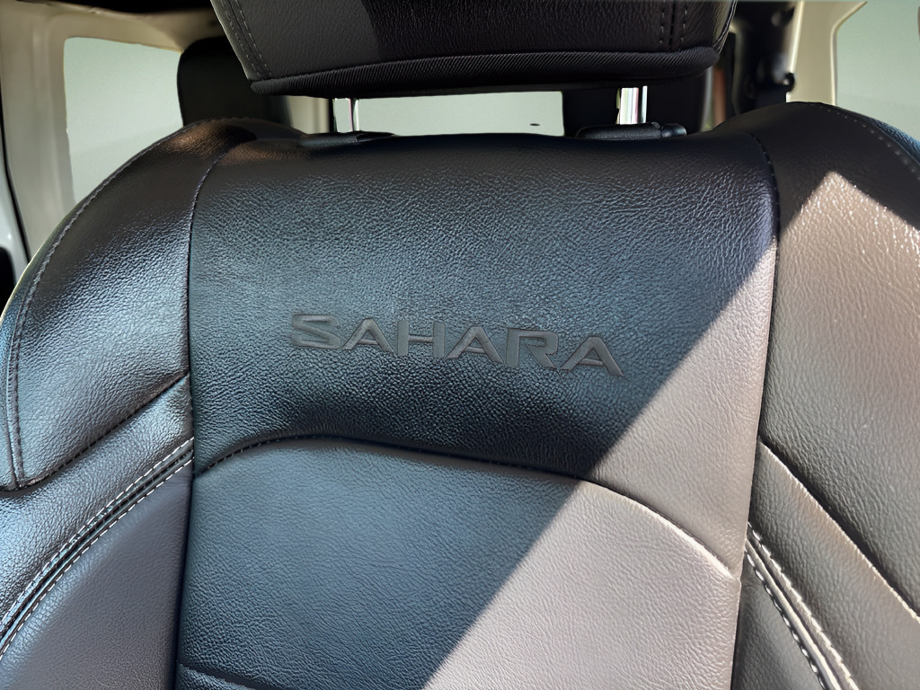 Used 2022 Jeep Wrangler Unlimited Sahara w/ Cold Weather Group AWD/4WD image 17