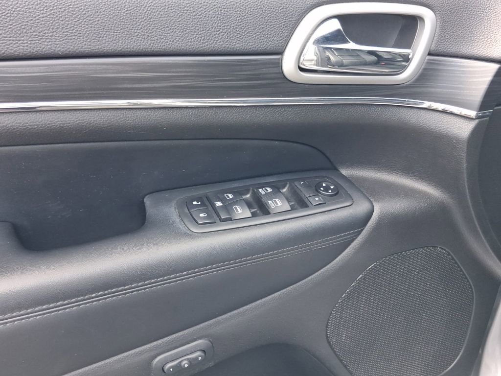 Used 2019 Jeep Grand Cherokee Limited AWD/4WD image 14