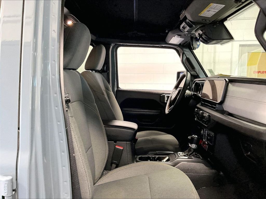 Used 2024 Jeep Wrangler Unlimited AWD/4WD image 11
