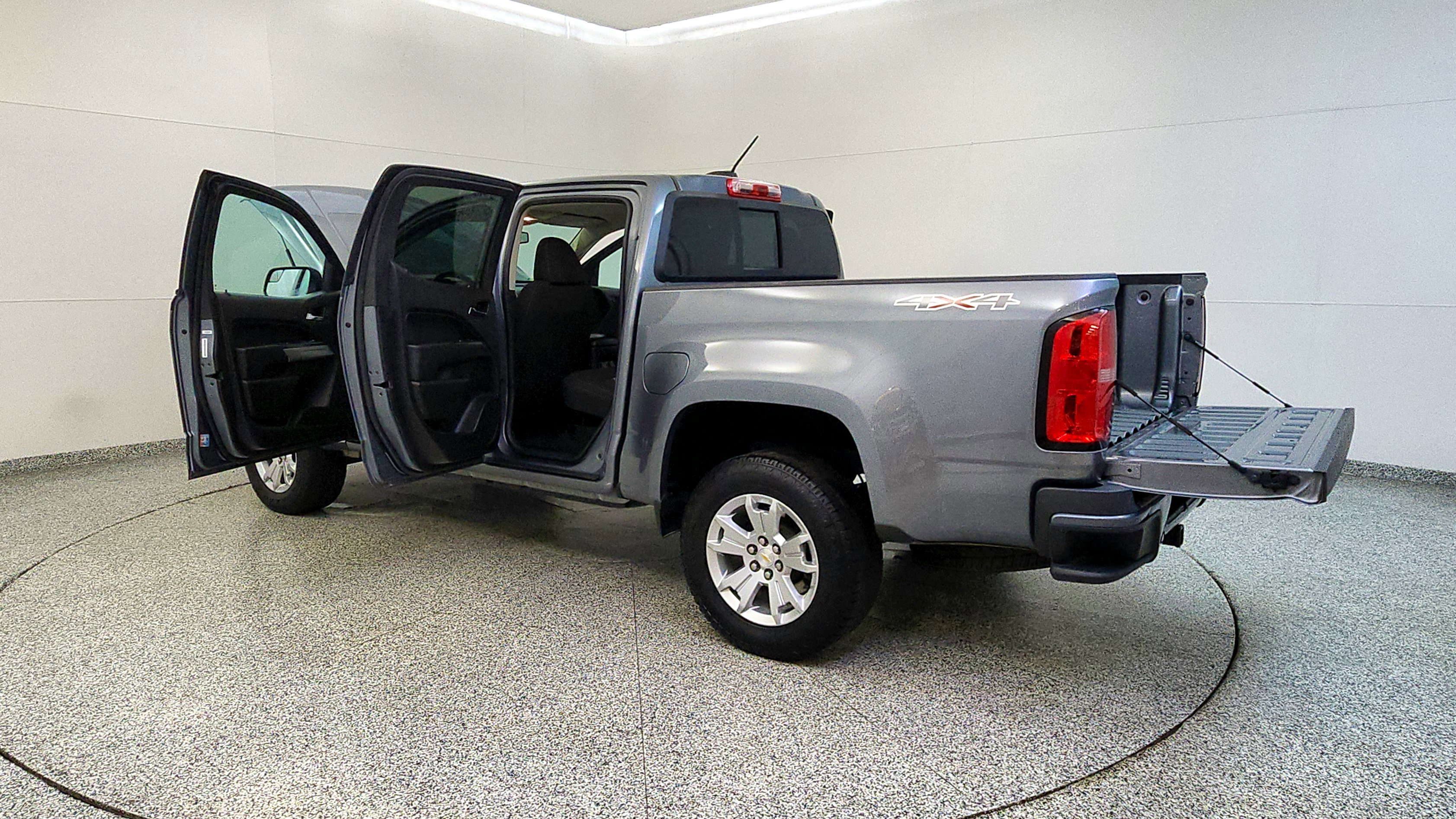 Used 2022 Chevrolet Colorado LT w/ LT Convenience Package AWD/4WD image 11
