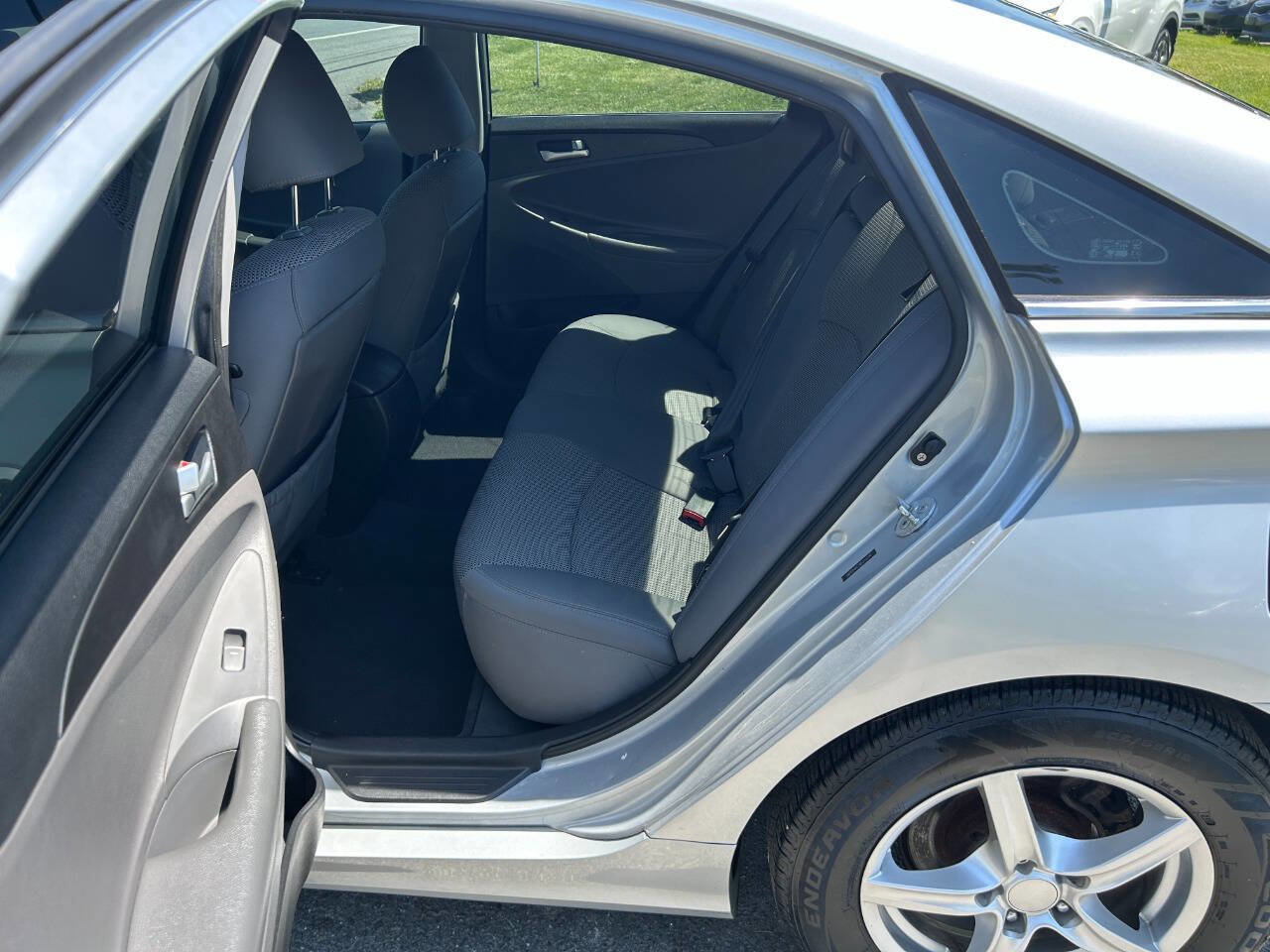 Used 2011 Hyundai Sonata GLS image 14