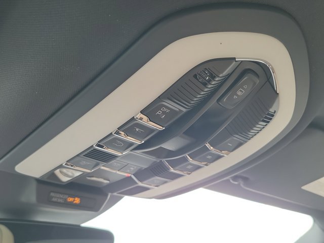 Used 2026 Porsche Macan AWD/4WD image 35