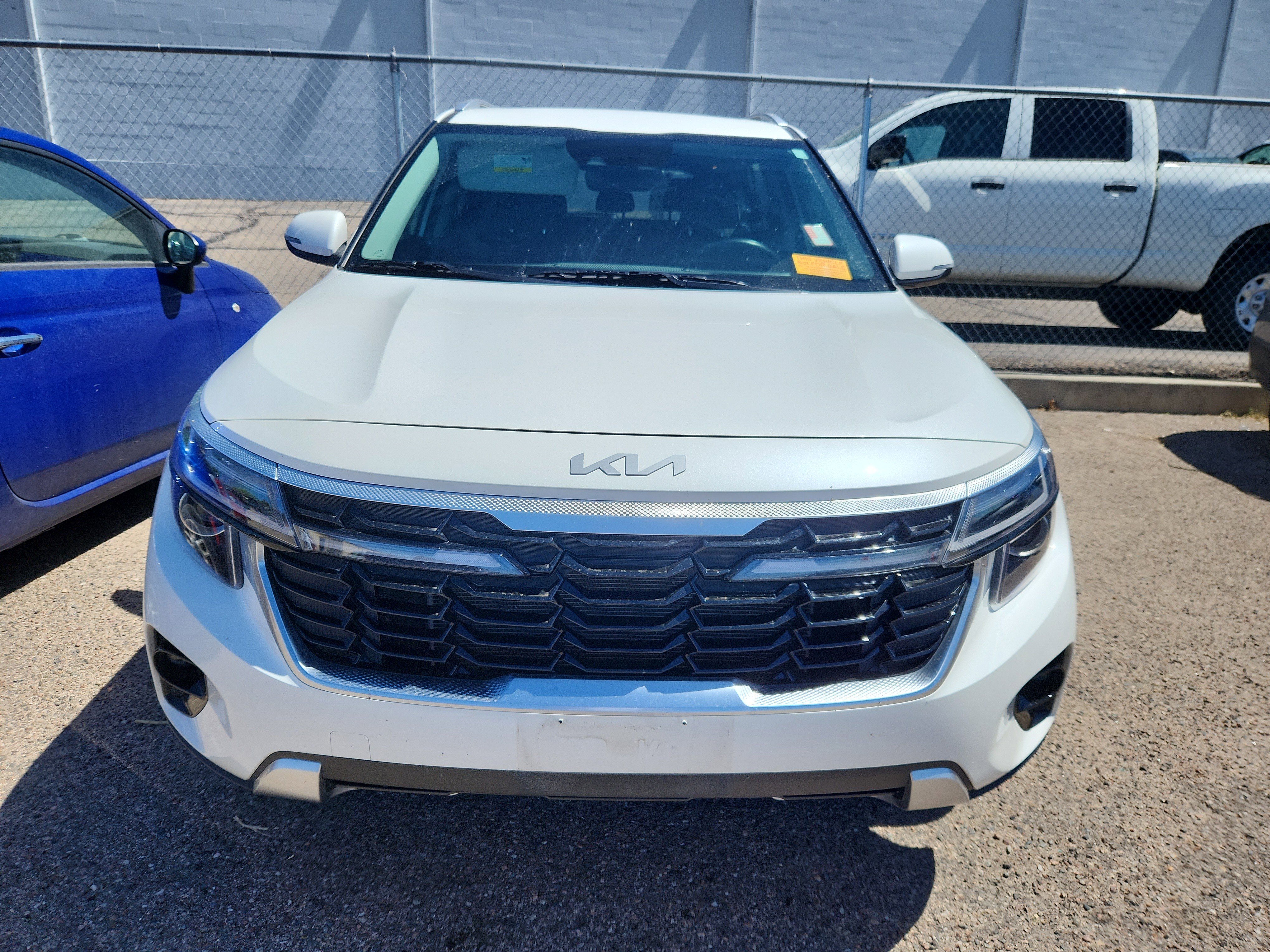 Used 2024 Kia Seltos EX image 2