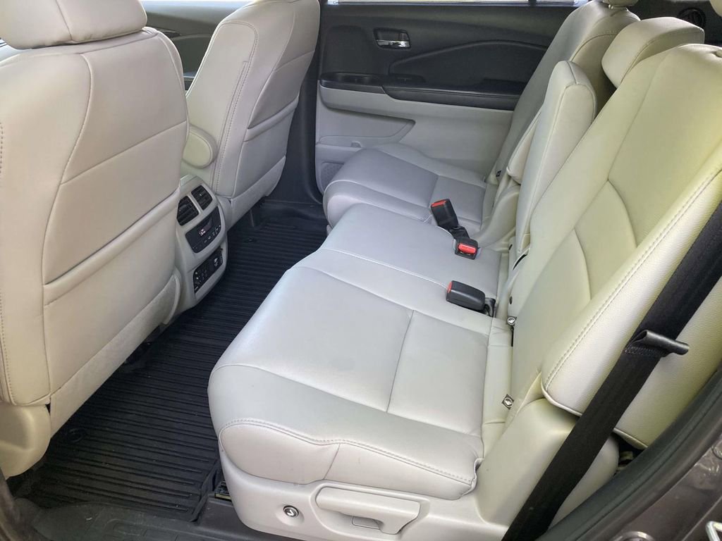 Used 2018 Honda Pilot Touring image 9