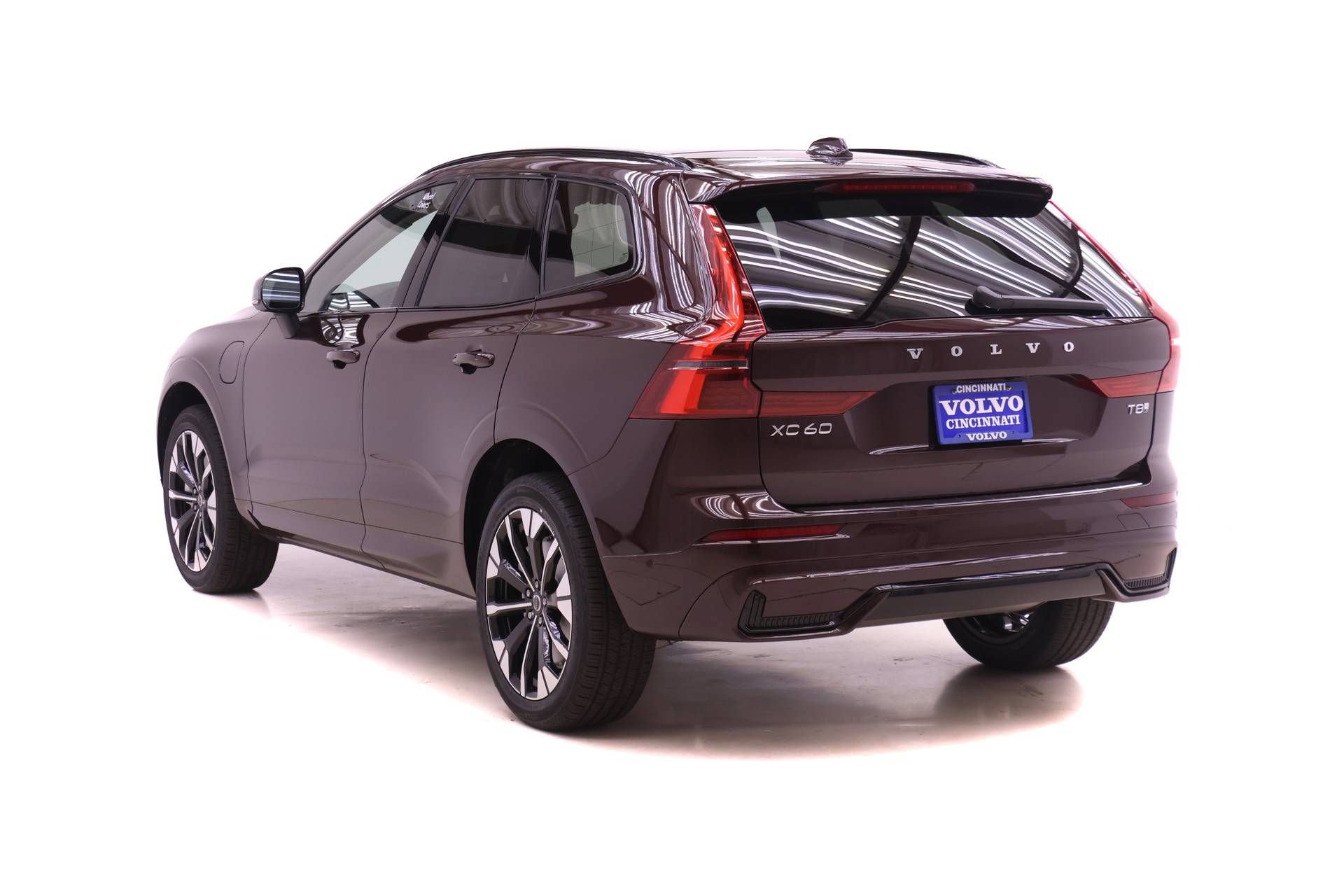 New 2026 Volvo XC60 T8 Plus w/ Protection Package Premier AWD/4WD image 4
