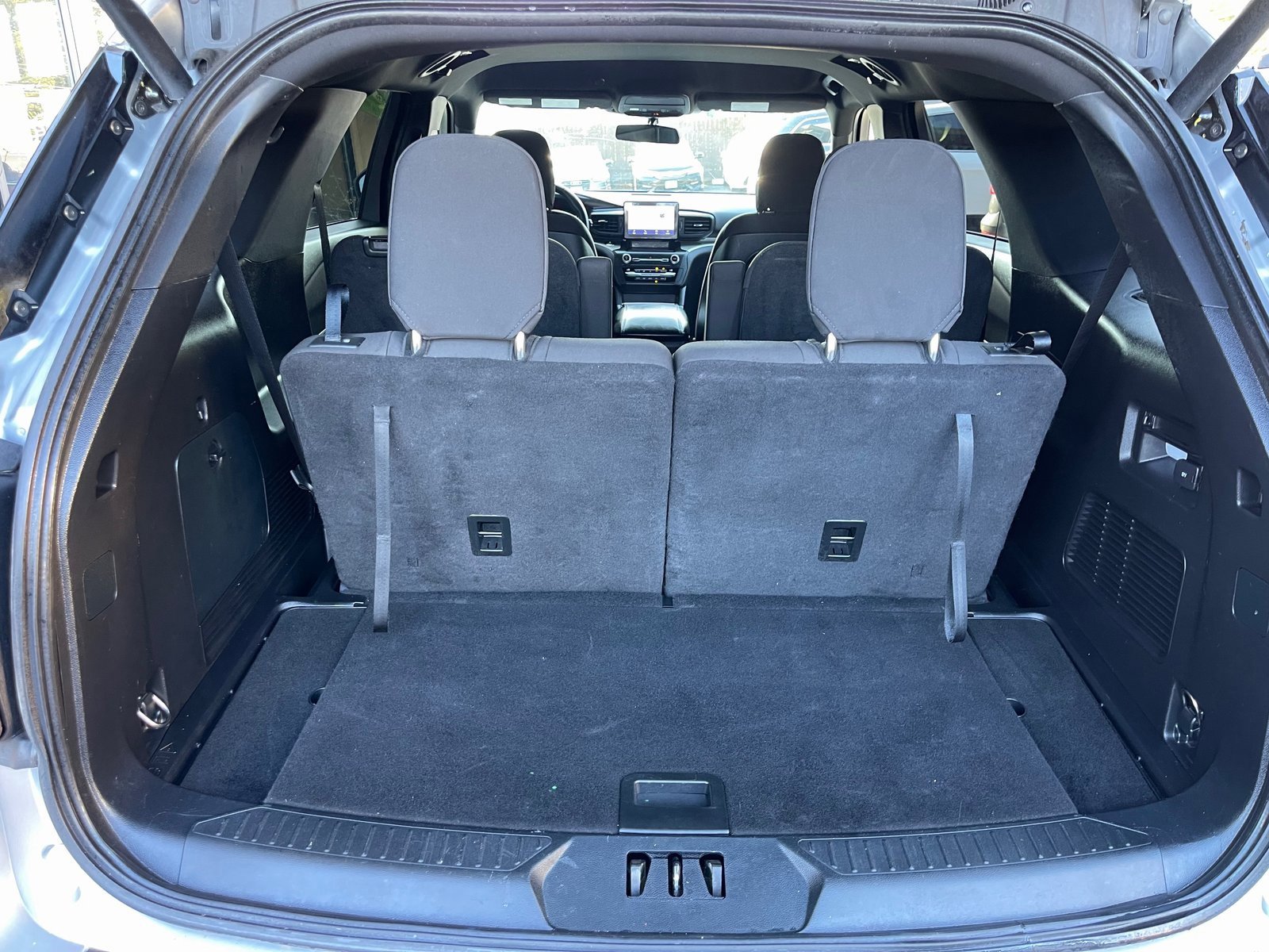 Used 2020 Ford Explorer XLT image 18