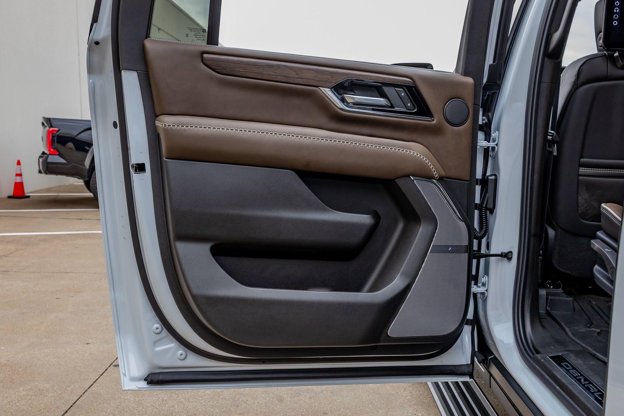 Used 2026 GMC Yukon XL Denali Ultimate AWD/4WD image 41