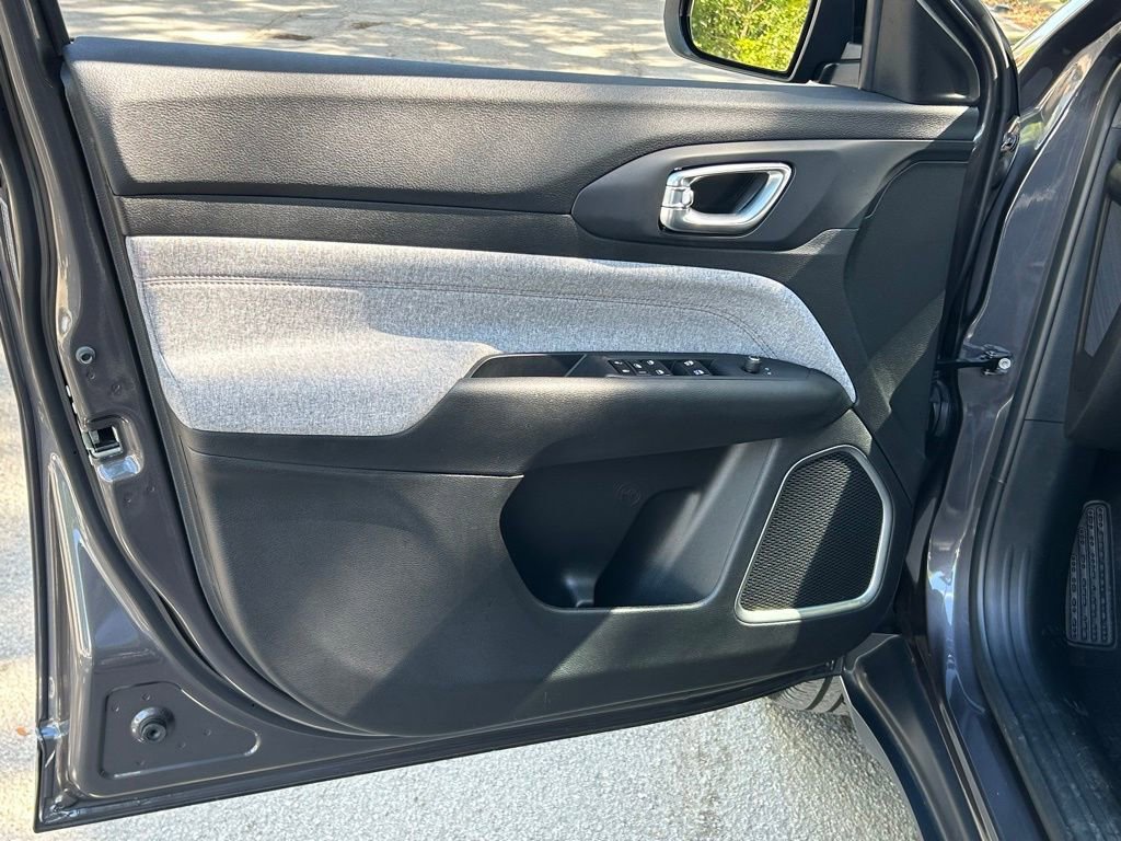 Used 2024 Jeep Compass Latitude image 39