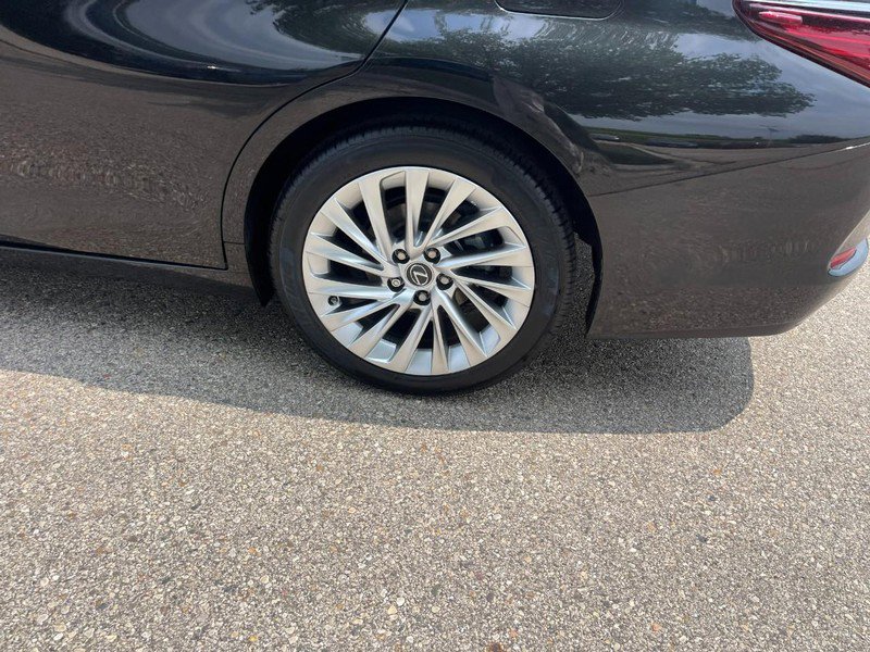 Used 2021 Lexus ES 350 ES 350 Luxury FWD w/ Accessory Package 2 image 5