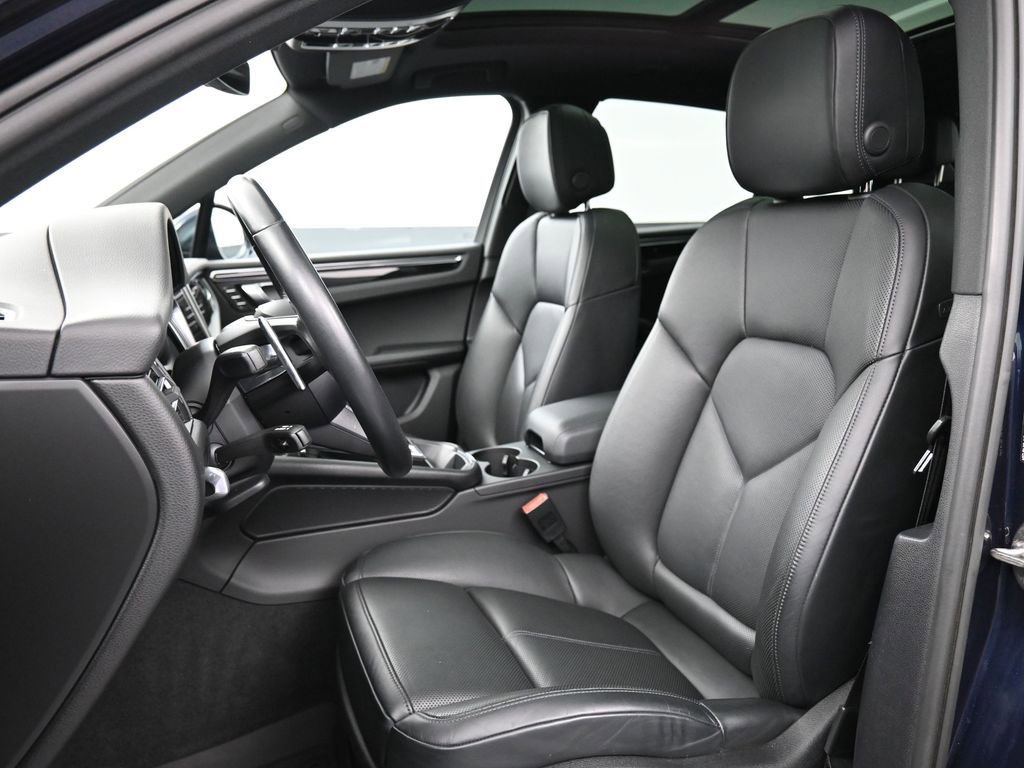 Used 2023 Porsche Macan Turbo AWD/4WD image 5