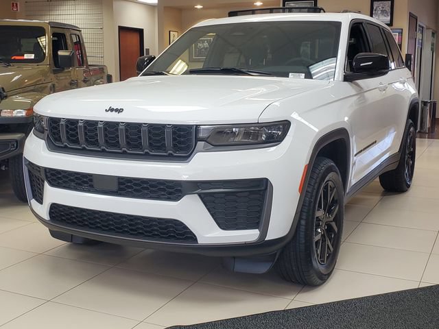 New 2026 Jeep Grand Cherokee Altitude AWD/4WD image 2