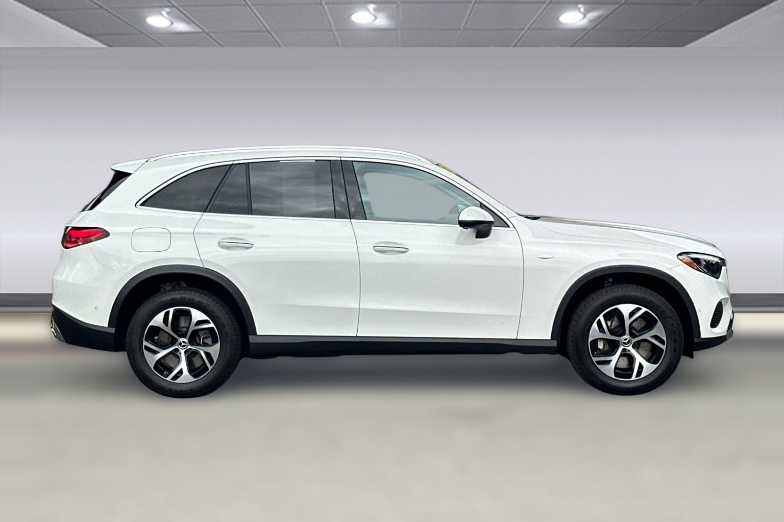 Used 2025 Mercedes-Benz GLC 350e 4MATIC image 8