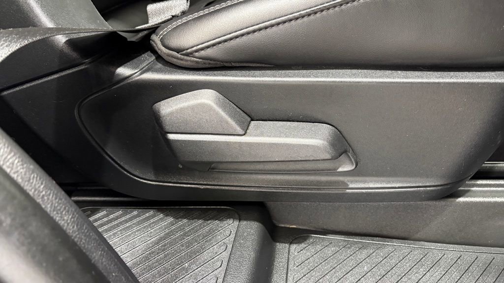 Used 2023 Ford Explorer XLT w/ Equipment Group 202A image 24